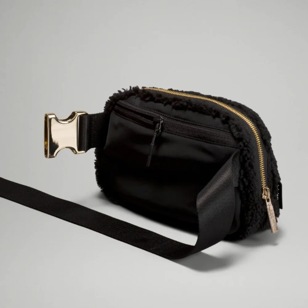 Lululemon Everywhere Fleece Belt Bag Black 1L NWT - Picture 5 of 7